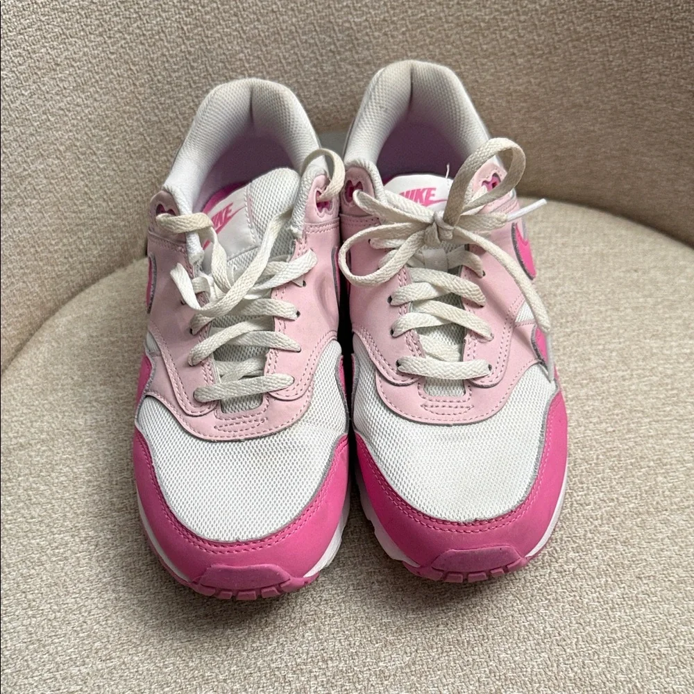 Nike Kids Sneakers in Pink and White - Picture 3 of 4